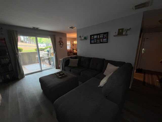 1 Louisburg Sq Apt 1, Nashua, NH 03060