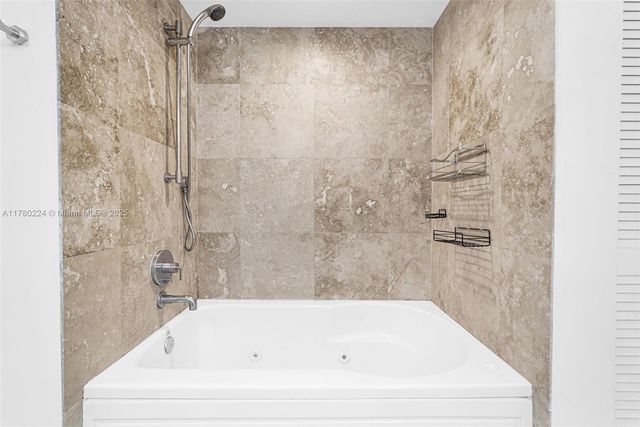 41 SE 5th St 406, Miami, FL 33131