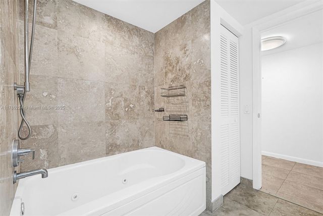 41 SE 5th St 406, Miami, FL 33131