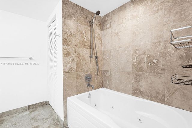 41 SE 5th St 406, Miami, FL 33131