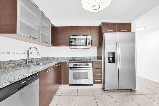 41 SE 5th St 406, Miami, FL 33131