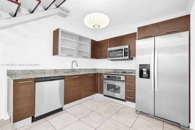 41 SE 5th St 406, Miami, FL 33131