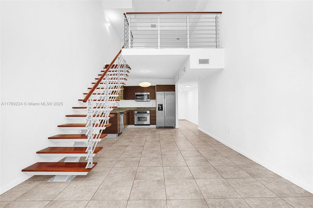 41 SE 5th St 406, Miami, FL 33131