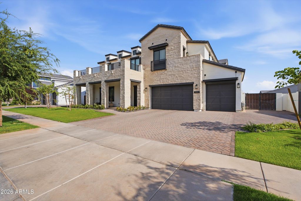 Image 1 of property listing at 3901 E SAGEBRUSH Street, Gilbert, AZ 85296