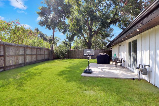 6111 Shadow Crest Street, Houston, TX 77074