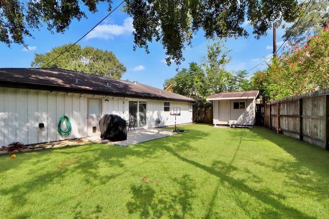 6111 Shadow Crest Street, Houston, TX 77074