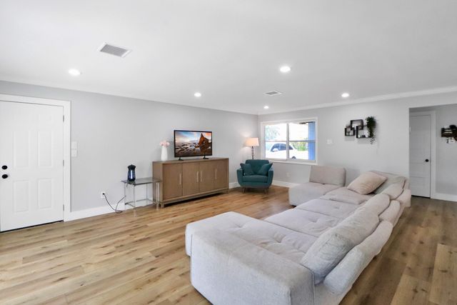 6111 Shadow Crest Street, Houston, TX 77074