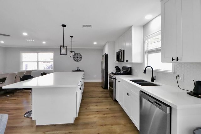 6111 Shadow Crest Street, Houston, TX 77074