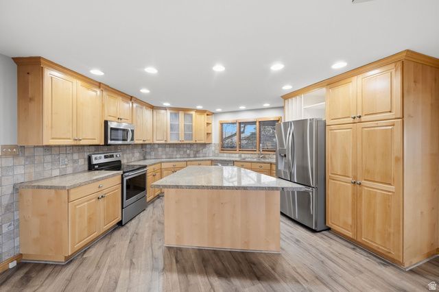 933 NORTHERN HILLS CIR, Bountiful, UT 84010