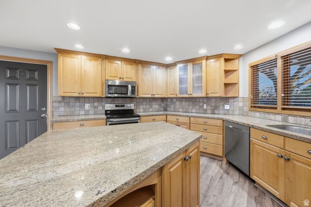 933 NORTHERN HILLS CIR, Bountiful, UT 84010