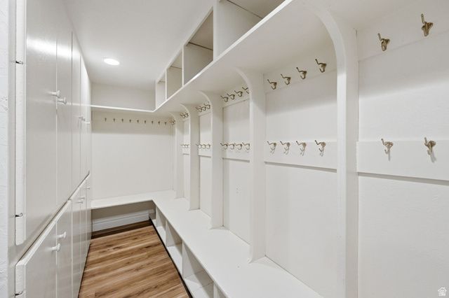 933 NORTHERN HILLS CIR, Bountiful, UT 84010