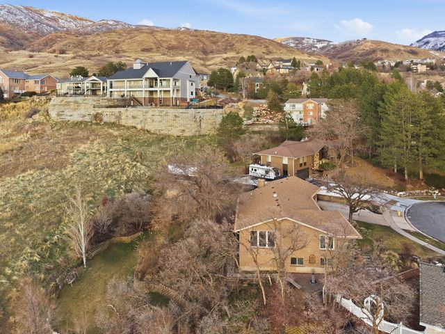 933 NORTHERN HILLS CIR, Bountiful, UT 84010