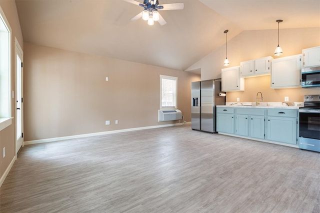 1 B. Cross Street, Eureka Springs, AR 72632