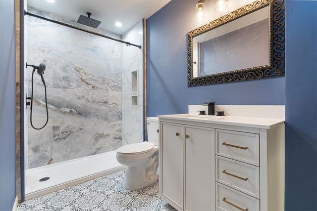 1 B. Cross Street, Eureka Springs, AR 72632