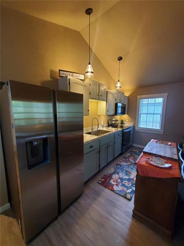 1 B. Cross Street, Eureka Springs, AR 72632