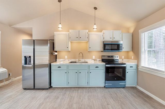 1 B. Cross Street, Eureka Springs, AR 72632