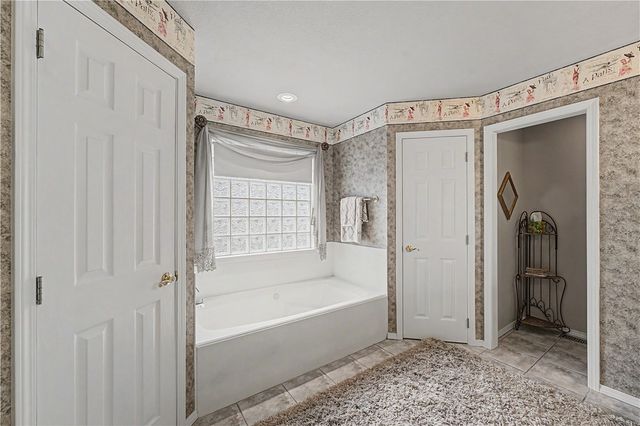 82 Cullen Hills Drive, Bella Vista, AR 72715