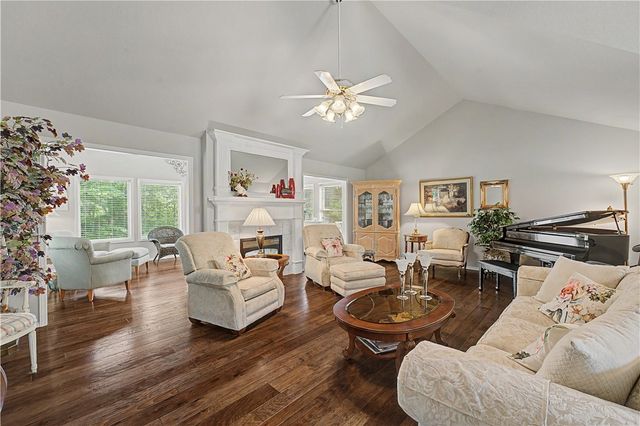 82 Cullen Hills Drive, Bella Vista, AR 72715