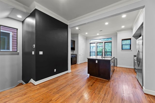 1006 Yale Street, Houston, TX 77008