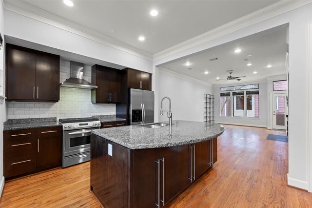 1006 Yale Street, Houston, TX 77008