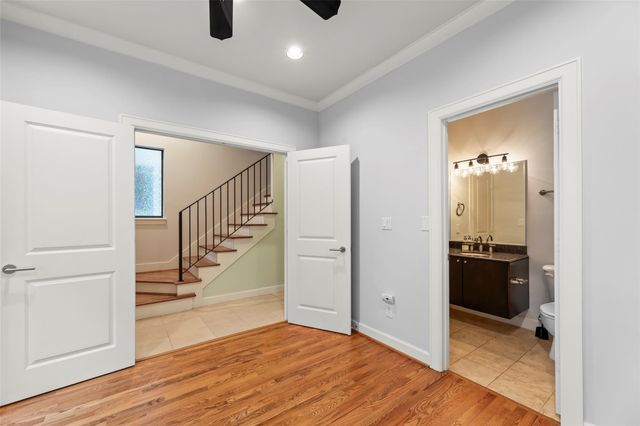 1006 Yale Street, Houston, TX 77008