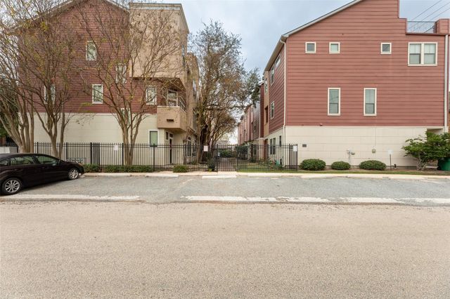 1006 Yale Street, Houston, TX 77008