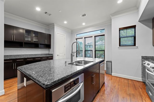 1006 Yale Street, Houston, TX 77008