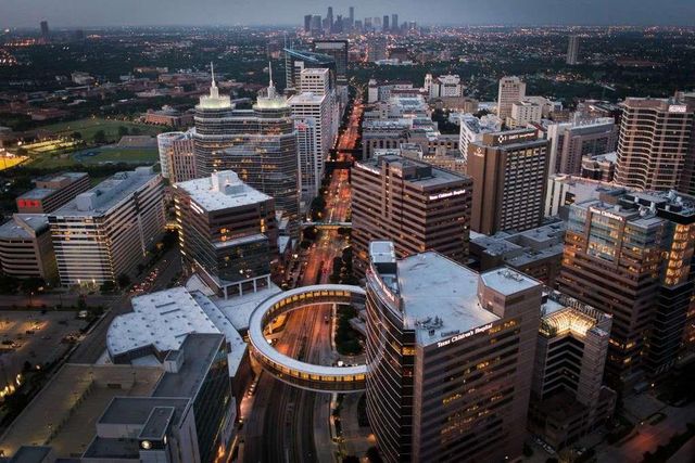 1006 Yale Street, Houston, TX 77008