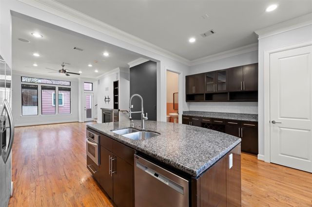 1006 Yale Street, Houston, TX 77008