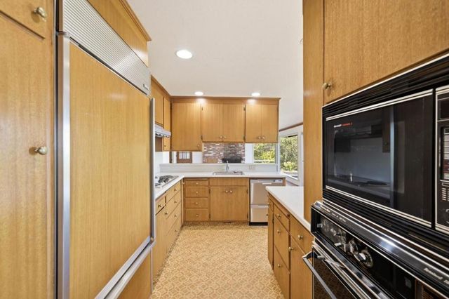 285 Golden Oak Drive, Portola Valley, CA 94028