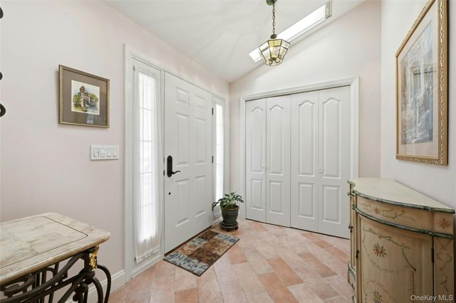 5 Shawmont Lane, Stony Brook, NY 11790