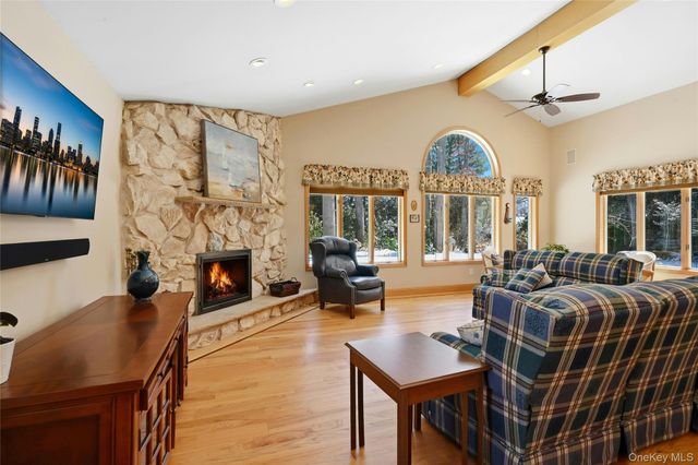 5 Shawmont Lane, Stony Brook, NY 11790