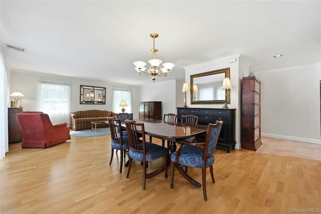 5 Shawmont Lane, Stony Brook, NY 11790