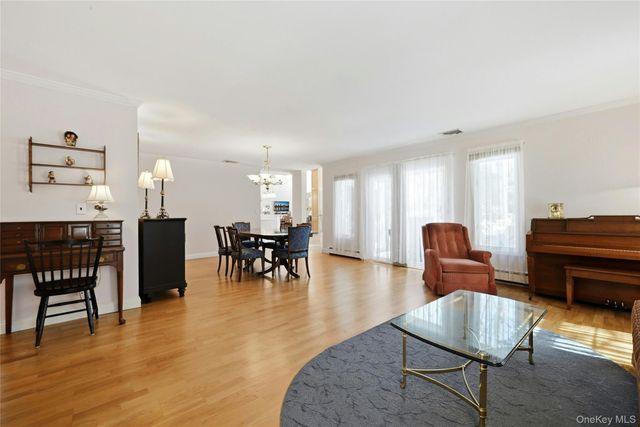 5 Shawmont Lane, Stony Brook, NY 11790