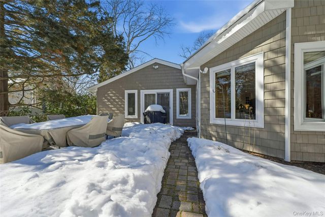 5 Shawmont Lane, Stony Brook, NY 11790