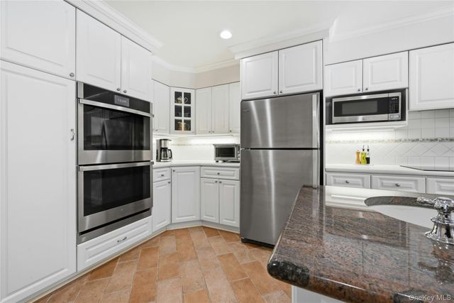 5 Shawmont Lane, Stony Brook, NY 11790