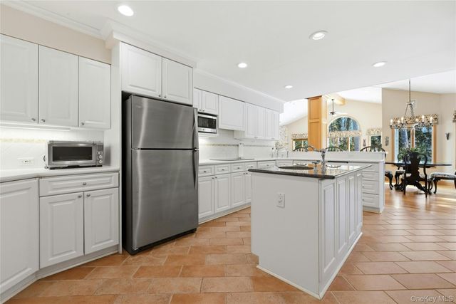 5 Shawmont Lane, Stony Brook, NY 11790