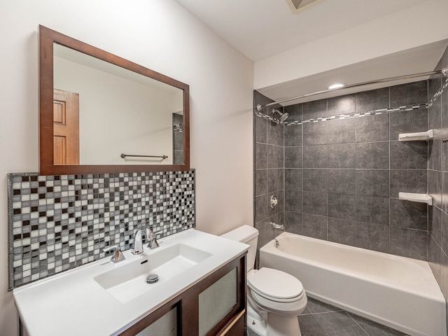 574 Hitchcock Avenue, Lisle, IL 60532