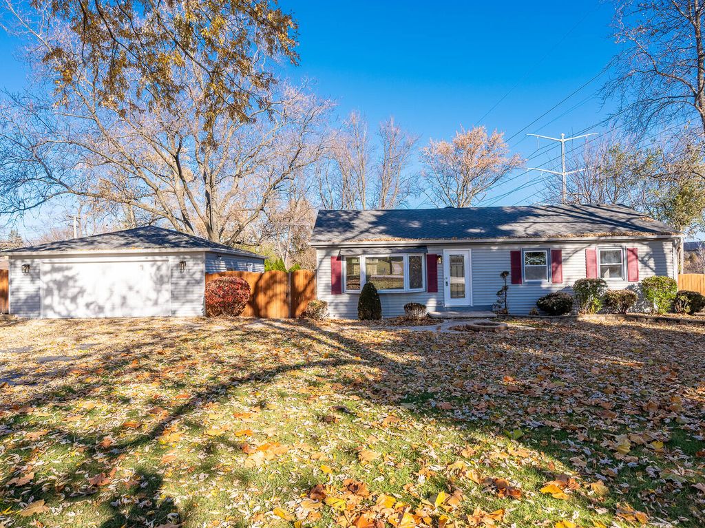 574 Hitchcock Avenue, Lisle, IL 60532