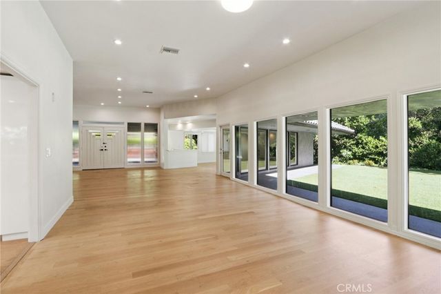4900 Queen Victoria, Woodland Hills, CA 91364