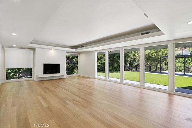 4900 Queen Victoria, Woodland Hills, CA 91364