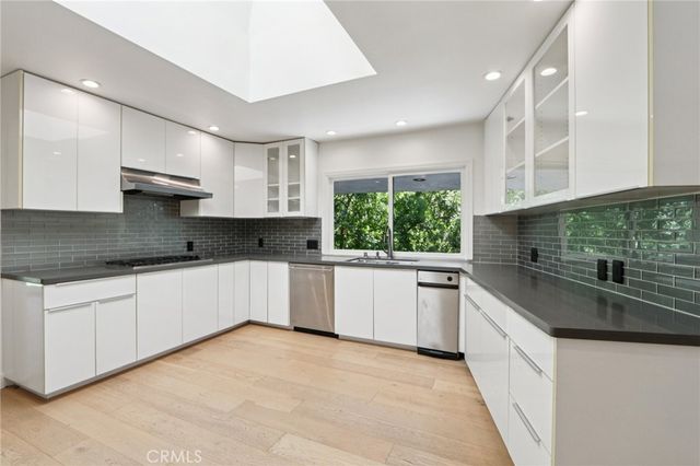 4900 Queen Victoria, Woodland Hills, CA 91364