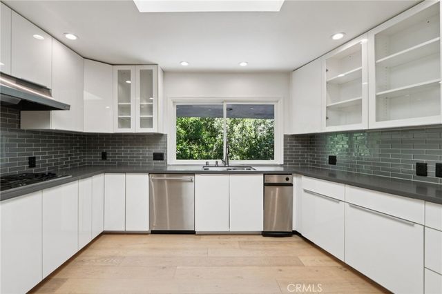 4900 Queen Victoria, Woodland Hills, CA 91364