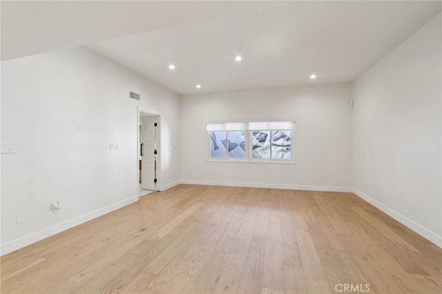 4900 Queen Victoria, Woodland Hills, CA 91364