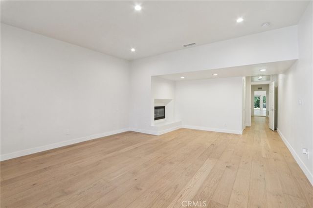4900 Queen Victoria, Woodland Hills, CA 91364