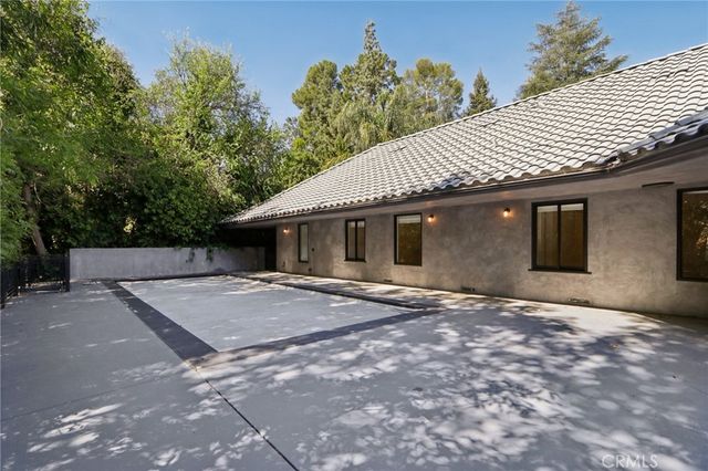 4900 Queen Victoria, Woodland Hills, CA 91364