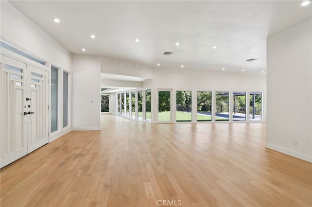 4900 Queen Victoria, Woodland Hills, CA 91364