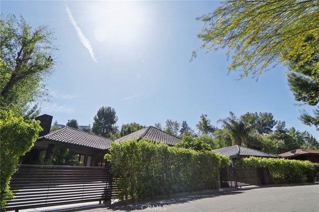 4900 Queen Victoria, Woodland Hills, CA 91364