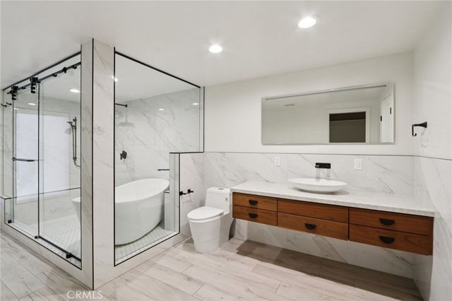 4900 Queen Victoria, Woodland Hills, CA 91364