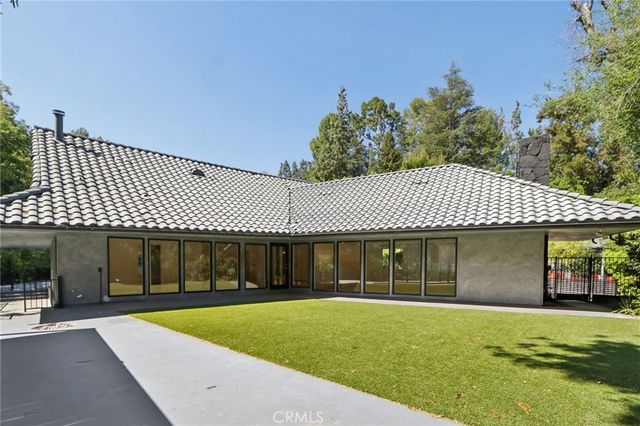 4900 Queen Victoria, Woodland Hills, CA 91364